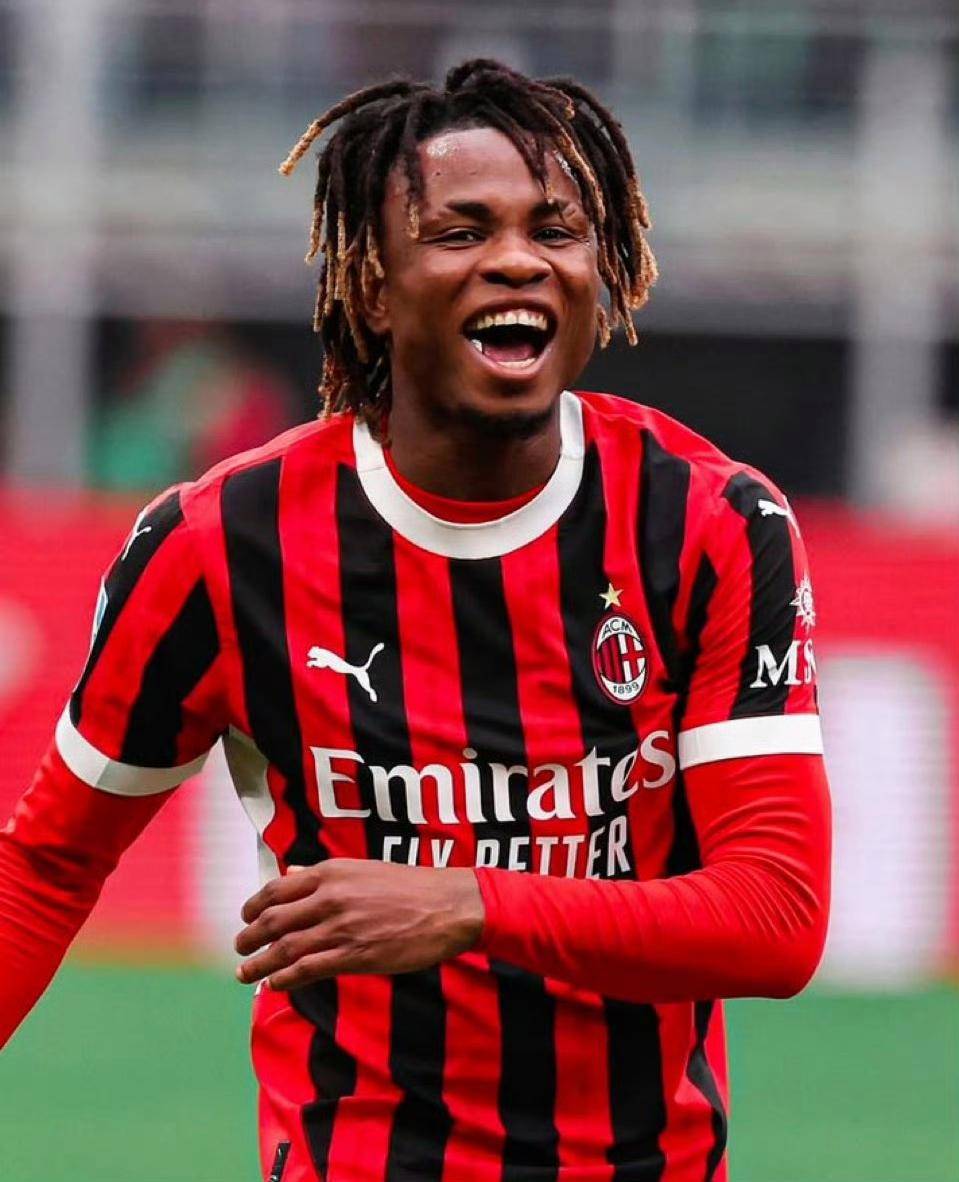 สองประตูและสองแอสซิสต์ในสามนัดล่าสุด! นักเตะยืมตัวจากมิลานครองพรีเมียร์ลีก, สร้างความประทับใจให้เฉียน เต๋อเต๋อ พร้อมค่าฉีกสัญญา 26 ล้านยูโร. ชุควูเอเซ, ฟูแล่ม, แมตช์