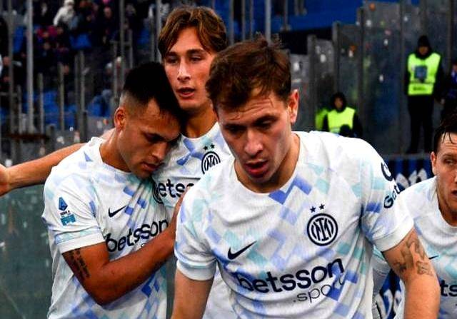 อินเตอร์ มิลาน 2-0 โรม่า: ความพ่ายแพ้หนึ่งนัดเขย่าตารางคะแนนเซเรีย อา! มิลานนำเป็นจ่าฝูง ทั้งสองยักษ์ใหญ่ยังไม่แพ้ใคร! _การแข่งขัน_ แชมเปียนส์ลีก นาโปลี