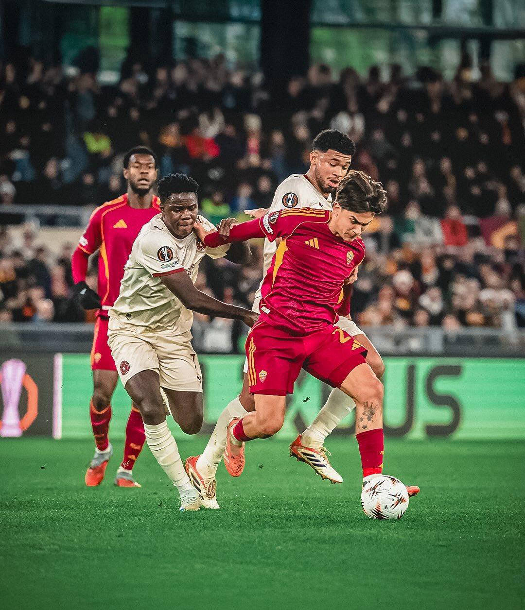 ดีบาล่าไม่ได้ปฏิเสธมูรินโญ่: แม้จะสูญเสียการสนับสนุนจากแฟน ๆ โรม่า เขายังคงหวังที่จะได้ลงเล่นในฟุตบอลโลกที่สหรัฐอเมริกา-เม็กซิโก _แชมเปียนส์ลีก_ เบซิคตัส เบนฟิก้า