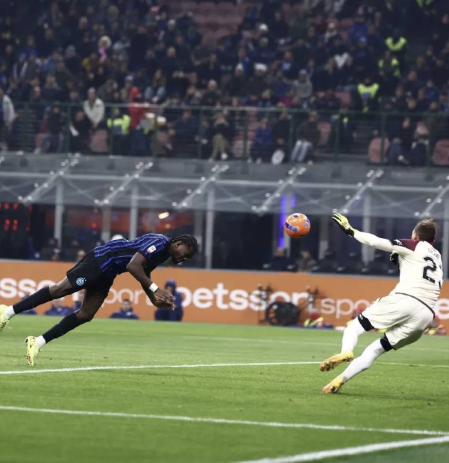 ถล่ม 5-1 + เปลี่ยนเศษเหล็กเป็นทอง! สามผลงานชิ้นโบแดงของซิโวทำให้แฟนอินเตอร์กรีดร้อง: นี่คือกระดูกสันหลังที่แท้จริงของผู้ท้าชิงแชมป์หรือไม่? _Diuff_ ชัยชนะ_ แชมเปียนส์ลีก