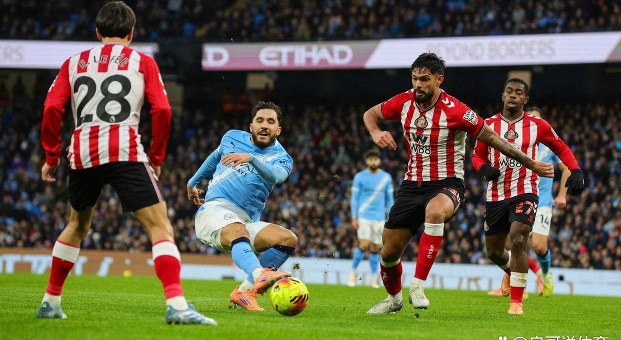 พรีเมียร์ลีก อัปเดตอันดับล่าสุด: ความหวังในการคว้าแชมป์ของอาร์เซนอลลดน้อยลงอีกเมื่อแมนเชสเตอร์ซิตี้ถล่มคู่แข่ง ตอนนี้ตามหลังจ่าฝูงซันเดอร์แลนด์เพียงสองแต้มเท่านั้น ลิเวอร์พูลยิงประตู