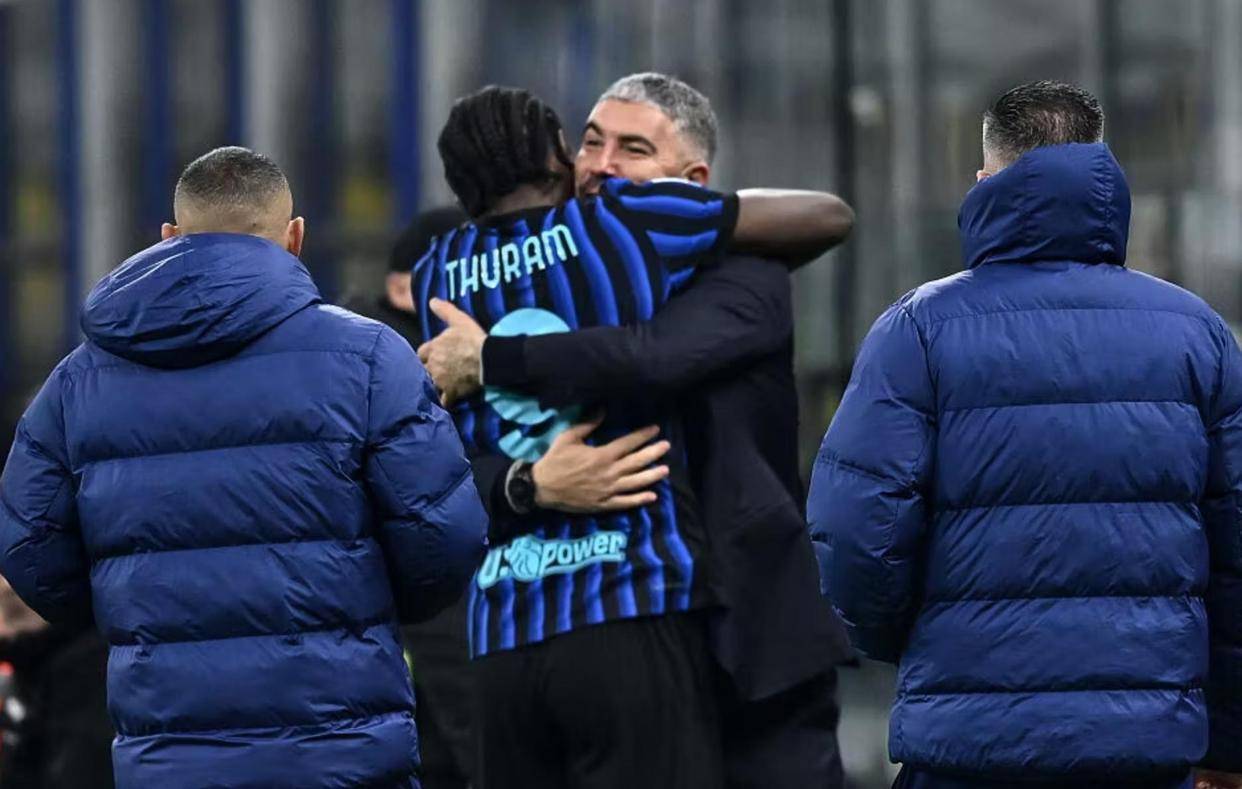 ไม่กล้าเลี้ยงบอลผ่านคู่แข่ง? ไม่กล้าที่จะบุกทะลวง? ปีกของอินเตอร์มูลค่า 25 ล้านปอนด์พิชิตซานซิโรในเวลา 4 วินาที พร้อมคำบรรยายสั้นๆ ของซิวโกที่เปิดเผยความจริง หลุยส์ เอ็นริเก้ การป้องกัน มาร์กเซย