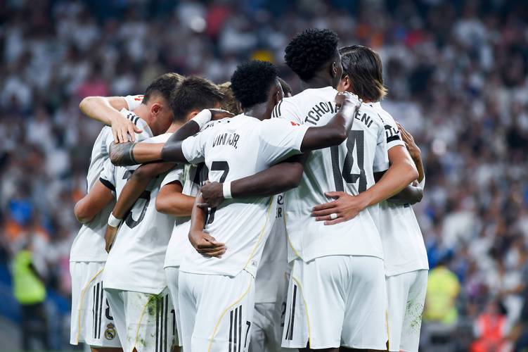 เรอัล มาดริด ตามหลังบาร์เซโลนาอยู่สี่แต้มหลังจากชนะเพียงหนึ่งนัดจากห้าเกม โดยมีผู้เล่นเจ็ดคนกดดันอลอนโซ: การจงใจแพ้เพื่อผลประโยชน์ก่อให้เกิดความวุ่นวายภายในทีม _นักเตะ_เซลต้า บีโก้_แท็คติก