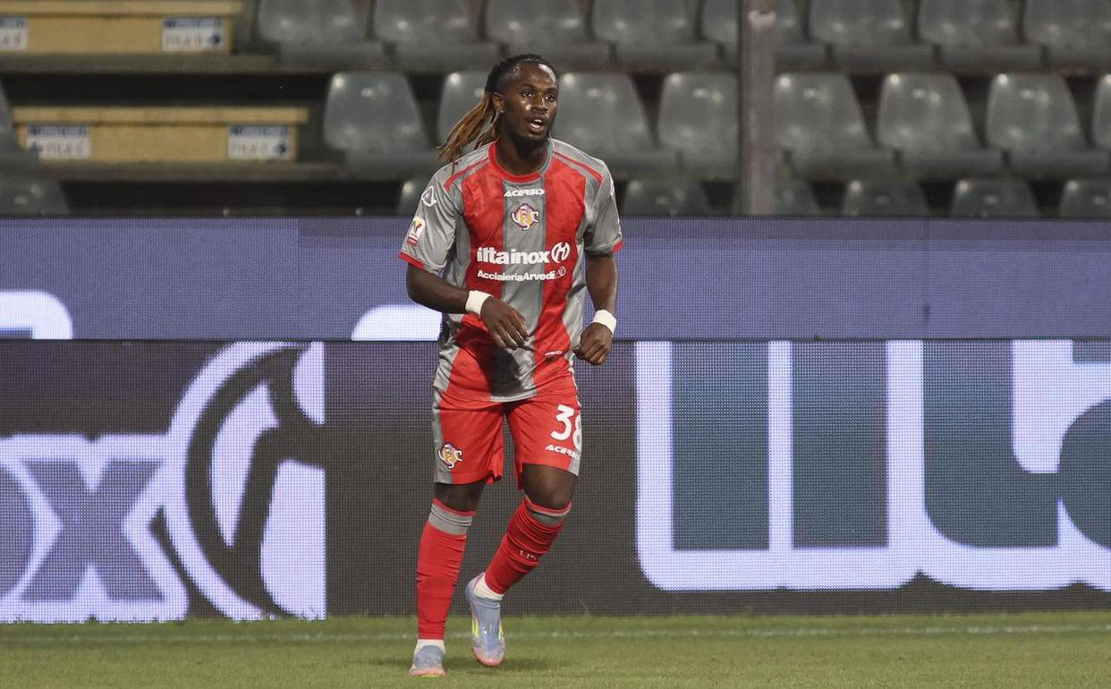 เครโมเนเซ่คว้าชัยชนะ 2-0 เหนือเลชเช่ ขณะที่อดีตนักเตะอินเตอร์ มิลานวัย 28 ปีโชว์ฟอร์มโดดเด่นช่วยทีมคว้าชัยในเซเรีย อา ติดต่อกันเป็นนัดที่สอง _การแข่งขัน_สกอร์_ตาราง_