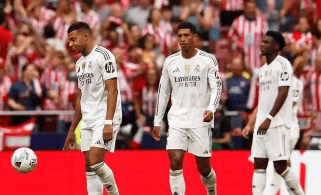 0-4! 3-4! การแข่งขันชี้ชะตาของเรอัล มาดริด มีผู้เล่นถูกไล่ออกถึงสี่คนพร้อมกัน การเผชิญหน้ากับแมนเชสเตอร์ ซิตี้: ความพ่ายแพ้หมายถึงการเปลี่ยนแปลงผู้จัดการทีม การดวลมูลค่า 22 พันล้านยูโร _อลอนโซ_ _แชมเปียนส์ลีก_ _สำคัญยิ่ง_