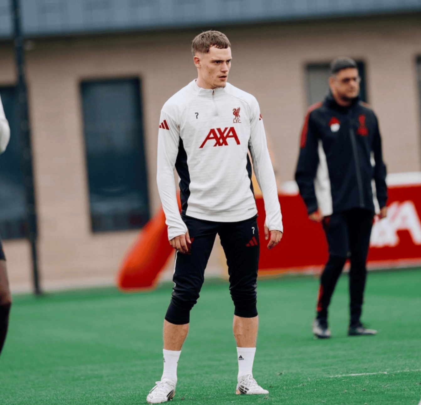 บาเยิร์น มิวนิค โชคดีที่ไม่ได้เซ็นสัญญากับ วิร์ตซ์! นักเตะวัย 17 ปีที่จบจากอะคาเดมีฉายแววในแชมเปียนส์ลีก: 3 ประตูใน 3 นัด + ทำลายสถิติ 33 ปี _เลนนาร์ท คาร์ล_ _อาร์เซนอล_ _สปอร์ติง ซีพี_