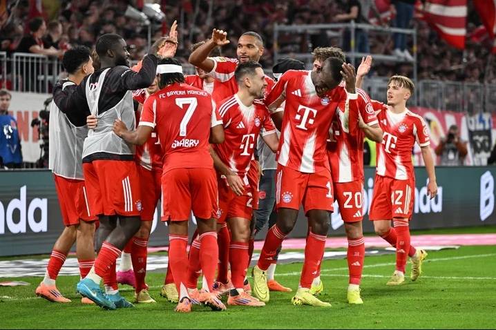 ผลล่าสุดแชมเปียนส์ลีก: บาเยิร์น มิวนิค พลิกกลับมาชนะ 3-1 ขึ้นอันดับสอง, บาร์เซโลนา ชนะ 2-1 คว้าชัยแก้แค้น, แอตเลติโก มาดริด ชนะ 3-2 อย่างหวุดหวิด หยุดสถิติแพ้สองนัดติดต่อกัน ฤดูกาล: อาร์เซนอล, นาโปลี