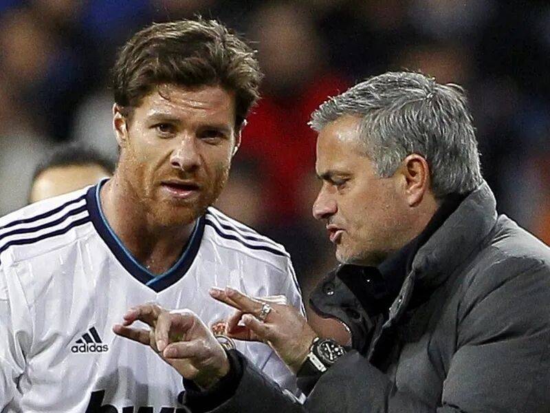 26-โทรฟี่-Madman ปฏิเสธเรอัลมาดริด! มูรินโญ่ท้าทายสามยักษ์ใหญ่ด้วยความสิ้นหวัง – ปาฏิหาริย์แชมเปี้ยนส์ลีกกำลังจางหายไปหรือไม่? _มูรินโญ่_ เบนฟิก้า_ นาโปลี