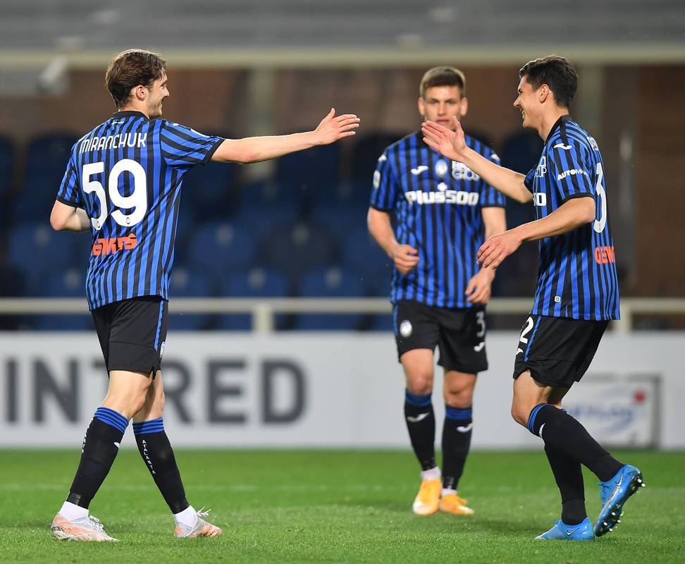 14 ธันวาคม 03:45 พรีวิว: การต่อสู้เพื่อคะแนนในเซเรียอา เมื่อทีมเจ้าบ้านที่กดดันสูงอย่างอตาลันต้าเผชิญหน้ากับแนวรับที่อ่อนแอของกายารี่_การโจมตี_แชมเปียนส์ลีก_โรม่า