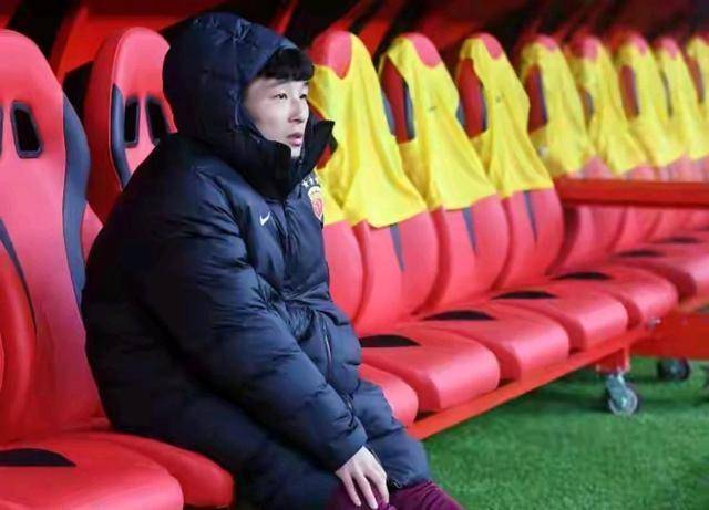 อู๋ เล่ย กองหน้าของสโมสรเซี่ยงไฮ้พอร์ต วัย 34 ปี มีมูลค่าตลาดลดลง 200,000 ยูโร เหลือเพียง 500,000 ยูโร มูลค่าตลาดนักเตะ