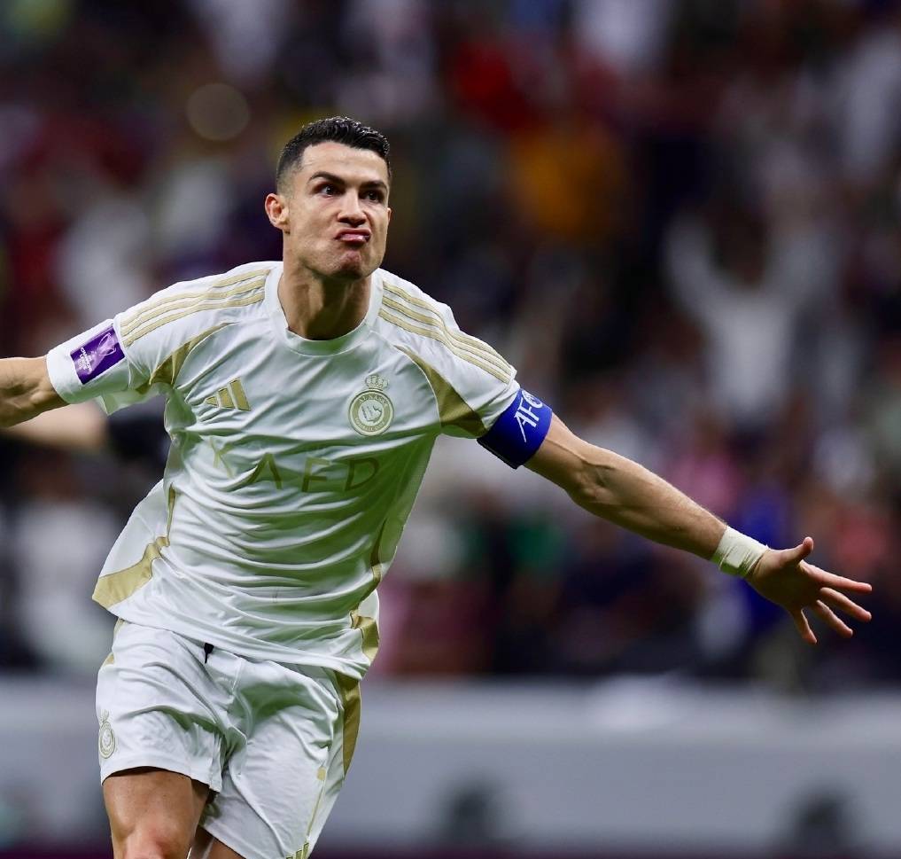 นี่คือผู้เชี่ยวชาญหรือไม่? ผู้ตัดสินฟีฟ่าลงคะแนน: โรนัลโดไม่เพียงแต่เป็นอันดับที่แปดในบรรดากองหน้าเท่านั้น! แต่ยังแซงเมสซี่อีกด้วย! _DUE_WORLD_UEFA