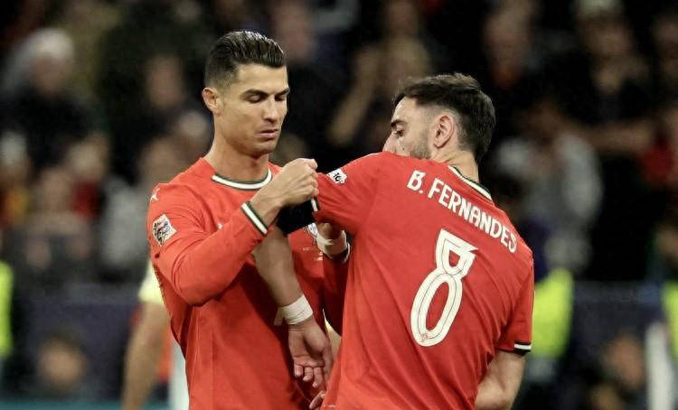 แมนเชสเตอร์ ยูไนเต็ด วางแผนที่จะปล่อยตัวกัปตันทีม บรูโน่ แฟร์นันด์ส ในช่วงซัมเมอร์หน้า โดยมีเป้าหมายในการคว้าตัว สติลเลอร์ ดาวรุ่งวัย 24 ปีจากบุนเดสลีกาของสตุ๊ตการ์ท ไปยังบาเยิร์น มิวนิค ด้วยค่าตัว 45 ล้านปอนด์