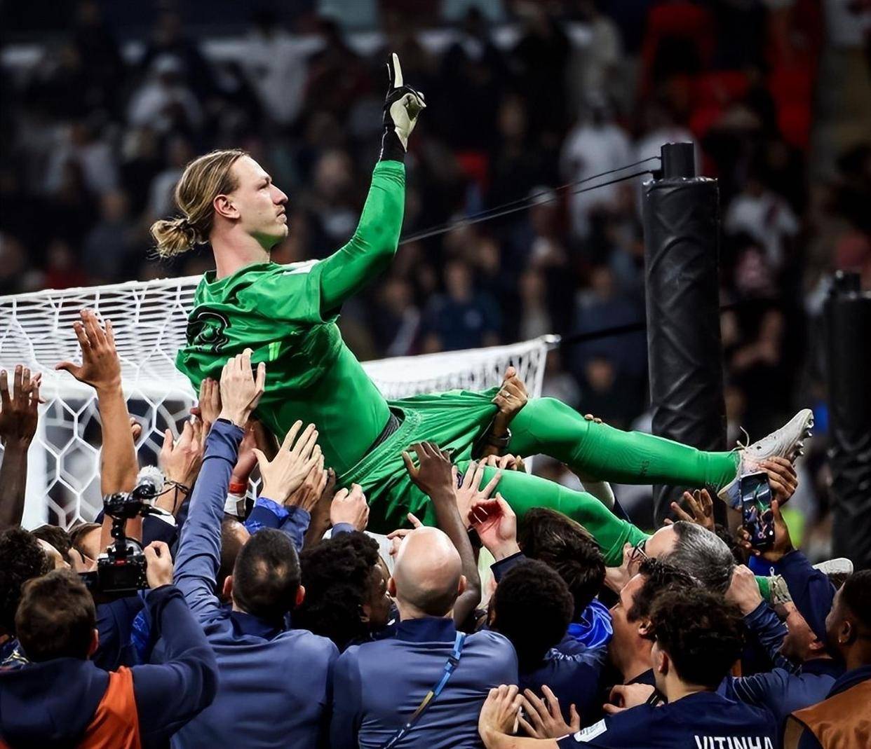 ชัยชนะอย่างถล่มทลาย! ห้องแต่งตัวของ PSG สะอาดเอี่ยมหลังชัยชนะ, การแสดงฝีมือระดับตำนานของผู้รักษาประตูเทียบชั้นยอดฝีมือ!_ซาฟอนอฟ_ฟลาเมงโก้_จุดโทษ