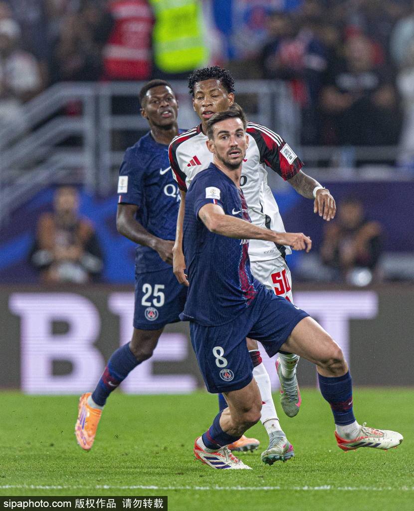 ปาฏิหาริย์ของเมสซี่: เขาพลิกสถานการณ์ในยามยากลำบากได้อย่างไรเพื่อช่วยให้ปารีส แซงต์-แชร์กแมงคว้าแชมป์?_การแข่งขัน_ยูฟ่าแชมเปียนส์ลีก_แมนเชสเตอร์ ซิตี้