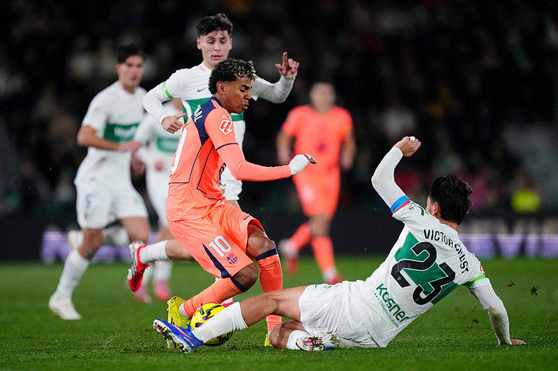 บาร์เซโลนา 3-1 เอลเช่: คว้าชัยชนะในลีกสองนัดติดต่อกัน ประตู: ลาลีกา, โอลโม่