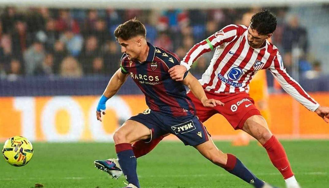 แอตเลติโกประสบความพ่ายแพ้อย่างน่าตกใจ! 11 นัดติดต่อกันโดยไม่ทำประตู ขณะที่ดาวดังมูลค่า 100 ล้านยูโรกำลังตกต่ำอย่างรวดเร็ว ซึ่งถือเป็นช่วงเวลาที่เลวร้ายที่สุดในยุโรปของอาชีพเขา ระบบการโจมตีของอัลวาเรซ