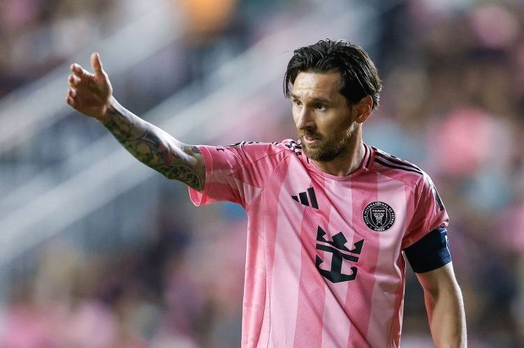 เลอันโดร: ผมเป็นแฟนคลับเมสซี่ตั้งแต่เด็ก! สมัยนั้นผมยังได้มีโอกาสฝึกซ้อมและเล่นเคียงข้างเขาด้วย! _เพื่อนร่วมทีมบาร์เซโลนา_เอเด็น_อาซาร์