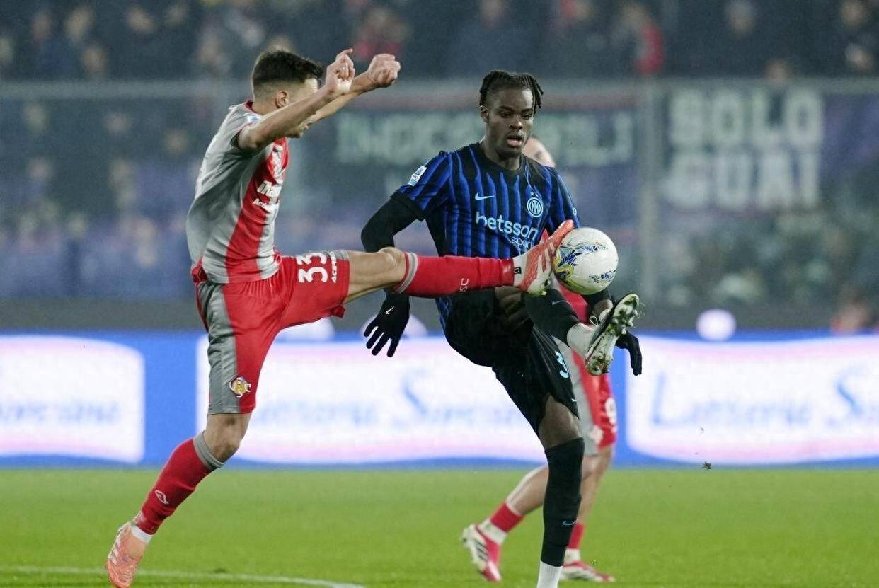 อันดับล่าสุดของเซเรียอา: อินเตอร์ มิลาน นำเป็นจ่าฝูงด้วยคะแนนนำ 8 แต้ม พร้อมลุ้นแชมป์, ยูเวนตุส กลับสู่ท็อปโฟร์, โคโม ทีมม้ามืด หล่นไปอยู่ข้างหลัง_เครโมเนเซ_แชมเปียนส์ลีก_นาโปลี