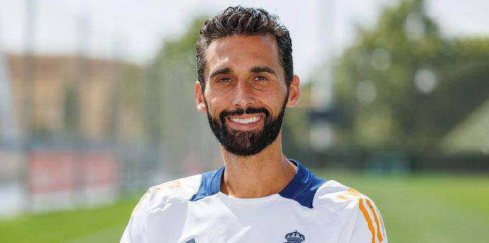 งบประมาณพุ่งสูงถึง 1.2 พันล้านยูโร! แผนการเสริมทัพช่วงซัมเมอร์ของเรอัล มาดริดถูกเปิดเผย ขณะที่สโมสรตั้งเป้าคว้าตัวจอมทัพแดนกลางของปารีส แซงต์-แชร์กแมง_แนวรุก_วิตินญ่า_เพลย์เมกเกอร์