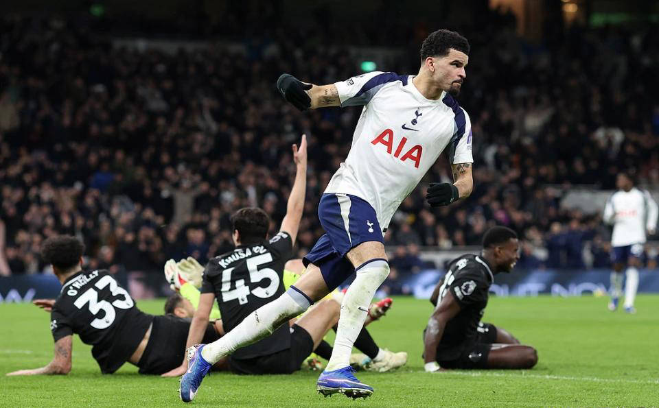 ความโกรธของแมนเชสเตอร์ซิตี้ปะทุ? ประตูแรกของท็อตแน่มจุดประเด็นถกเถียงจากจังหวะที่สงสัยว่าฟาวล์ กวาร์ดิโอล่าถึงกับพูดไม่ออก ขณะที่ผู้ชนะบัลลงดอร์วิจารณ์การตัดสินที่ไม่เป็นธรรม_โซลันกี้_แมตช์_อาร์เซนอล