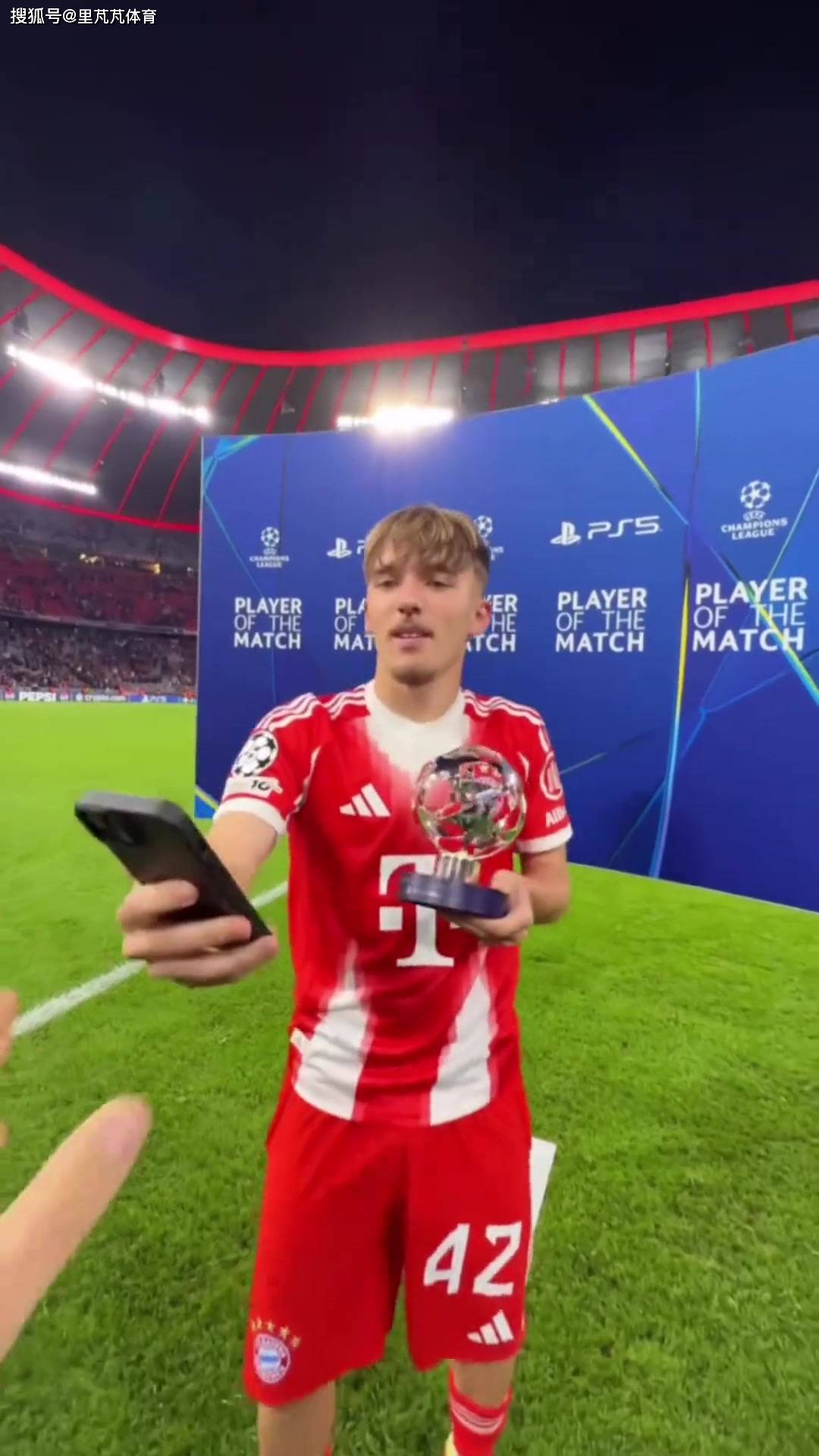 ยังคงเลือกที่จะให้อภัยเขา! บาเยิร์นเสนอตัวเลือกต่อสัญญาใหม่ให้คาร์ล มุ่งหวังที่จะรักษาเขาไว้ด้วยสัญญาระยะยาว _แง่มุม_โอกาส_สโมสรชั้นนำ