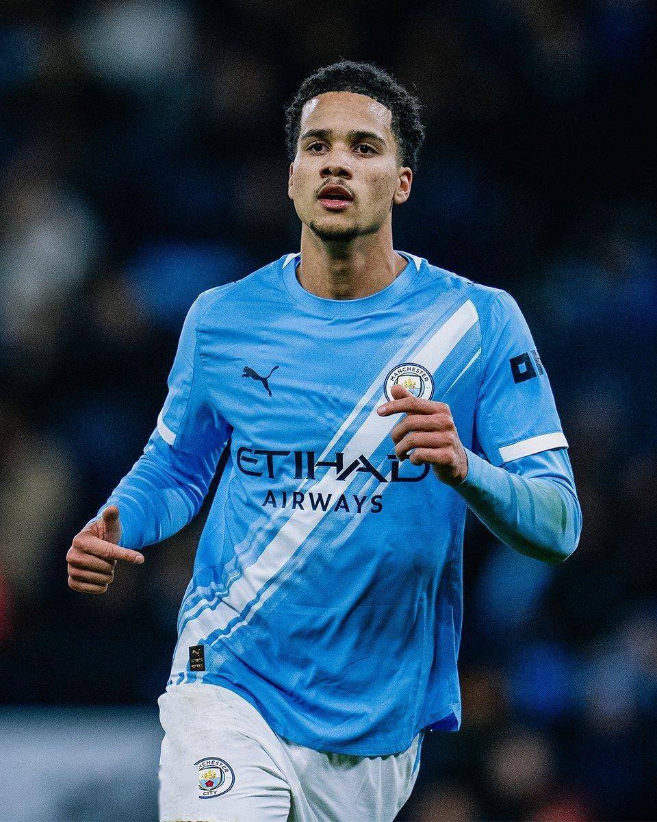 34 นัด, 17 ประตู และ 24 แอสซิสต์: ทำไมนักเตะดาวรุ่งของแมนเชสเตอร์ ซิตี้ถึงย้ายไปร่วมทีมเยาวชนของคาซาร์ ทีมอันดับ 16 ในแชมเปียนชิพด้วยสัญญายืมตัว?